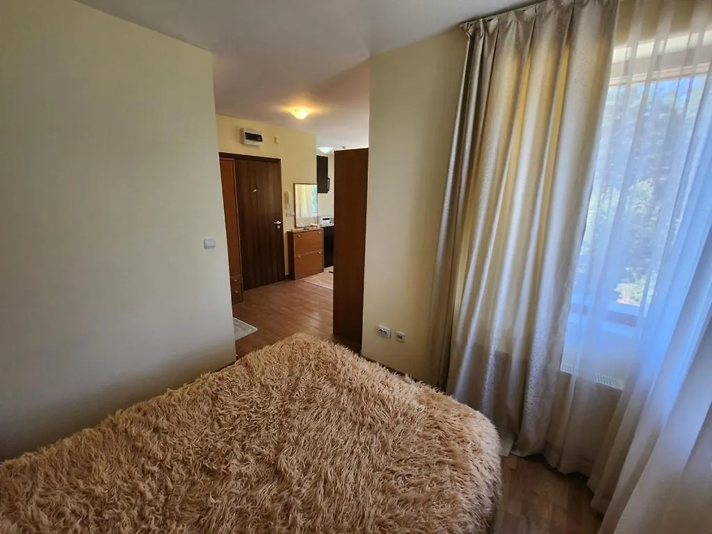 아파트 Pine Tree Easy Ski Access - Next 100M To Ski Slope And Forest View 반스코